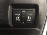 【両側パワースライドドア】両側がパワースライドドアになっており、運転席のスイッチやスマートキーでも開閉が可能です!開口部も広いので乗り降りも楽々♪