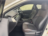 トヨタ中古車「まるごとクリーニング」施工済。外装はもちろん内装はシートを外して見えない所まで徹底洗浄しています。
