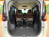 後席を格納すると、これだけの広さが!シーンに合わせたシートアレンジで、大きな荷物も積むことが出来ます♪