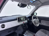 ダイハツのお店では、ダイハツ車を知り尽くしたプロフェッショナルが、専用の診断機器を使って各システムを点検しております。
