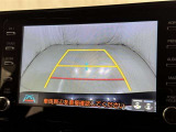 後方の見える安心をお届けするバックガイドモニター付:バックするときのアシストラインもあって楽々バック!車庫入れや縦列駐車をサポートし、苦手な駐車も安心です!今やもう手放せない装備ですネ♪