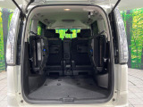 後席を格納すると、これだけの広さが!シーンに合わせたシートアレンジで、大きな荷物も積むことが出来ます♪