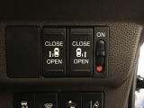【両側パワースライドドア】両側がパワースライドドアになっており、運転席のスイッチやスマートキーでも開閉が可能です!開口部も広いので乗り降りも楽々♪