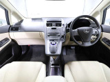 上質で落ち着いた印象のインパネ。視界も広々で運転しやすいです。