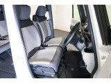すわり心地の良い運転席・助手席です。長時間のドライブの疲れ軽減に貢献します。どうぞ快適なドライブを♪