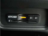 ◆ETC2.0装着◆進化したドライブ体験。料金収受システムだけだったETCが生まれ変わって、高速道路を賢く使うETC2.0に進化しました。多彩な情報サービスが便利で快適なドライブ体験を提供します。