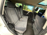 後部座席も気になるようなキズ・汚れやへたり等、大きなダメージはなく、良好な状態です。