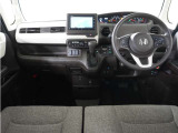 ◆視界広々で非常に運転しやすくロングドライブでも疲れを感じさせないすっきりとまとまったインパネ周りです。
