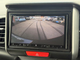 バックカメラが付いておりますので目視では確認しきれない部分を映しだしてくれるので事故防止に役立ちます。