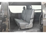 中古車をキレイで気持ちよくお乗りいただけるよう、エンジンルームからシートを外した洗浄まで、目に見えない部分も徹底的に洗浄しています!