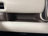 【グローブボックス】車検証入れ等の収納に便利です♪