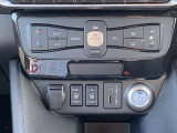 オートエアコン付ですので快適な車内温度を保てます。また全席シートヒーター付きです。