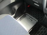 助手席シートアンダーボックス(車検証収納トレイ付)