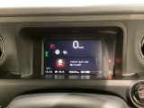 デジタル表示のスピードメーターとタコメーター、燃費やオドメーターなどの表示の他に、ホンダセンシング機能などの表示もできる多機能なマルチインフォメーション・ディスプレイです。