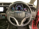 ハンドルにHondaセンシング系のクルーズコントロールやレーンキープアシストなどのスイッチと、オーディオの操作スイッチが装備されています。ハンドルから手を離さず安全に操作できます。