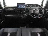 ◆視界広々で非常に運転しやすくロングドライブでも疲れを感じさせないすっきりとまとまったインパネ周りです。