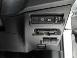オートマチックハイビームとは、先行車や対向車のライトを認識し、ハイビームとロービームを自動で切り替える機能です。夜道の視界を確保します。詳細は販売店スタッフまでおたずねください。