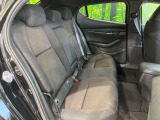 後部座席も気になるようなキズ・汚れやへたり等、大きなダメージはなく、良好な状態です。
