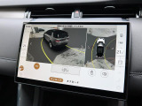 【3Dサラウンドカメラ】周囲の安全確認をアシストする機能です。3D車外ビュー、360&deg;オーバーヘッドビューを 利用して、狭いスペースでも安心、スムーズに運転操作ができます。
