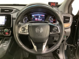 ハンドルにHondaセンシング系のクルーズコントロールやレーンキープアシストなどのスイッチと、オーディオの操作スイッチが装備されています。ハンドルから手を離さず安全に操作できます。
