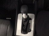 オートマチックシフトレバーは、手になじみ操作しやすい形状で安全運転にもつながります♪