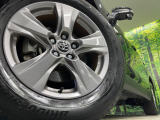 【純正17インチアルミホイール】外観にマッチした純正アルミホイールを装着しております。各種社外アルミホイールや、スタッドレスタイヤも取扱いしております。是非ご相談ください♪
