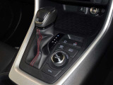 電動パーキングブレーキ・ブレーキホールドを装備してます。ホールド機能は信号待ちが多い一般道で疲労軽減になり、大好評です!