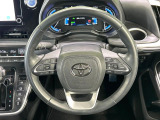 【純正革巻きステアリング】上質な革を使用することで、手にしっかり馴染みとても運転しやすいハンドルです♪