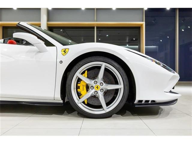 フェラーリ F8スパイダー F1 DCT の中古車詳細 (9,000km, ビアンコ