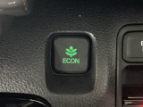 ★ECONスイッチ★ エコドライブを加速しよう!スイッチをONにすると、運転の仕方によるロスを抑え込み燃費をよくするようクルマが頑張ります(*^ー^*)燃費向上にチャレンジ♪