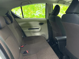 運転席側後部座席
