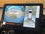 【パノラミックビューモニター】専用のカメラにより、上から見下ろしたような視点で360度クルマの周囲を確認することができます☆死角部分も確認しやすく、狭い場所での切り返しや駐車もスムーズに行えます。