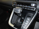インパネシフトのオートマチックトランスミッションです。