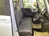 シートはフィット性も良く、楽な運転姿勢を保てます。