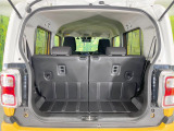 普段のお買い物や通勤、送迎等に十分な荷室スペースを確保しております。セカンドシートを倒すと、大きな荷物の積載も可能です♪