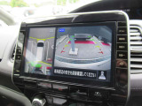 車を上から見下ろしているかのような映像で周囲の状況を確認できるアラウンドビューモニター。狭い駐車場や駐車が苦手な方でも安心。