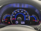 【メーターまわり】ドライバーから見やすい位置にあって安全運転に寄与します。メーターも見やすくてシンプルなデザインになっております。