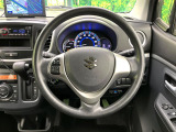 インテリアに合わせたデザインのステアリングは、運転される方のことも考え、運転しやすい形状、大きさです。是非一度、実際に触ってお確かめください。