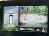 【アラウンドビューモニター】専用のカメラにより、上から見下ろしたような視点で360度クルマの周囲を確認することができます☆死角部分も確認しやすく、狭い場所での切り返しや駐車もスムーズに行えます。