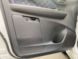 助手席ドアに車検証入れがございます。