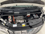 エンジンルーム内も隅々まで掃除がいきわたっています!ハイブリッド部分は3年間の保証付!ただし累計走行距離数20万キロまでとなります!