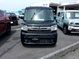 軽自動車の限られた室内空間をフルに活用し、小柄ながら過ごしやすい車内を作り出しています。