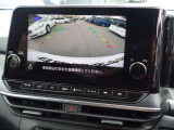 バック時には今や必須のバックカメラを装備。目安のライン表示可能。