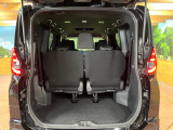 普段のお買い物や通勤、送迎等に十分な荷室スペースを確保しております。セカンドシートを倒すと、大きな荷物の積載も可能です♪