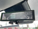 大好評「インテリジェントルームミラー」!車両後方のカメラ映像がミラーに映るので、乗員や荷物が多くても安心♪夜間や悪天候の日でもクリアな映像で視界良好です◎