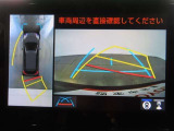 パノラミックビューモニター付きです。車両を上から見たような映像をディスプレイオーディオ画面に表示。運転席からの目視だけでは見にくい、車両周辺の状況をリアルタイムでしっかり確認できます。