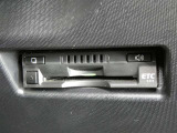 ナビ連動タイプのETC車載機です。ナビゲーションと連動してくれますのでカード未挿入を知らせてくれるなど便利な機能が追加されています。