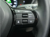 ◆アダプティブクルーズコントロール◆予め設定した車速内でクルマが自動的に加減速。前走車との適切な車間距離を維持しながら追従走行します。【LKAS】車線維持支援システムでステアリング操作を支援。