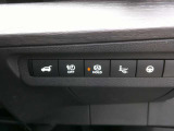 オートホールドが装備していますので信号待ちなどサイドブレーキが掛かりますので安心