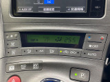 【オートエアコン】一度お好みの温度に設定すれば、車内の温度を検知し風量や温度を自動で調整。暑い&hellip;寒い&hellip;と何度もスイッチ操作をする必要はありません。快適な車内空間には必須の機能ですね♪